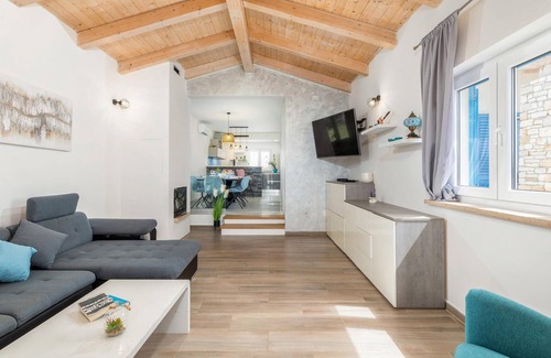 Gajana House | Amazing home in Gajana with WiFi