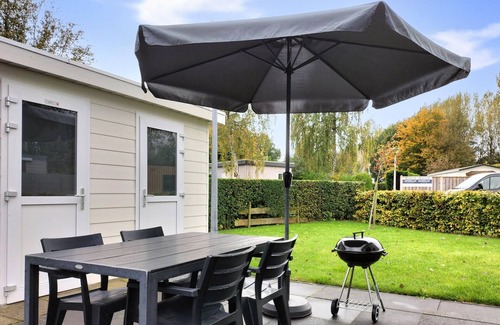 Heinkenszand House | Amazing home in Heinkenszand with WiFi