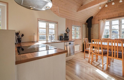 Falen House | Amazing home in Hemmet with kitchen