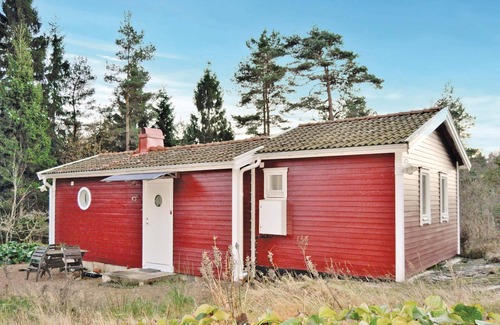 Henan House | Amazing home in Henån with WiFi