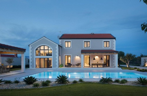 Zemunik Donji House | Amazing home in Gornji Zemunik