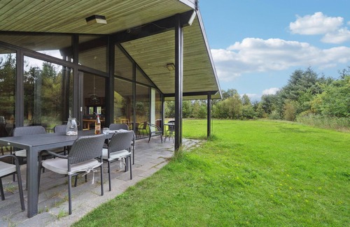 Bratten Strand House | Amazing home in Jerup with kitchen