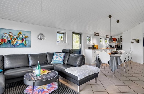 Pøt Strandby House | Amazing home in Juelsminde with sauna