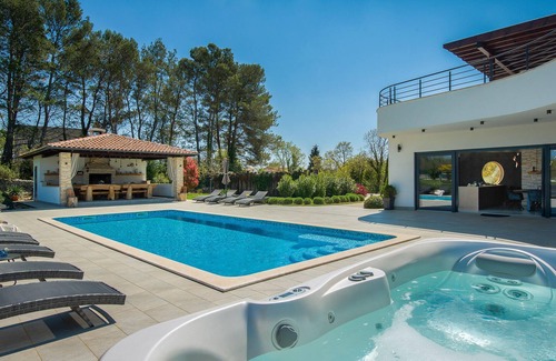 Jursici House | Amazing home in Jursici with sauna