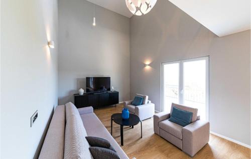 Plano House | Amazing Home In Kastel Stafilic