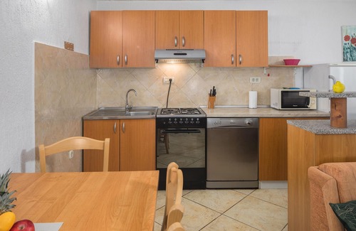Brajkovici House | Amazing home in Kanfanar with kitchen
