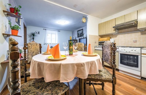 Kruncici House | Amazing home in Kruncici with jacuzzi