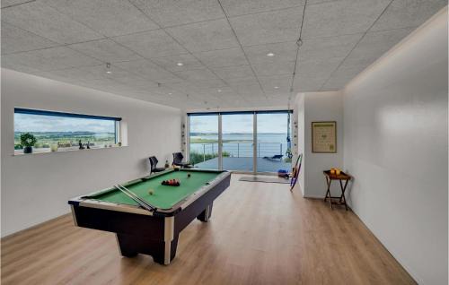 Hjarbæk House | Amazing Home In Løgstrup With Wifi