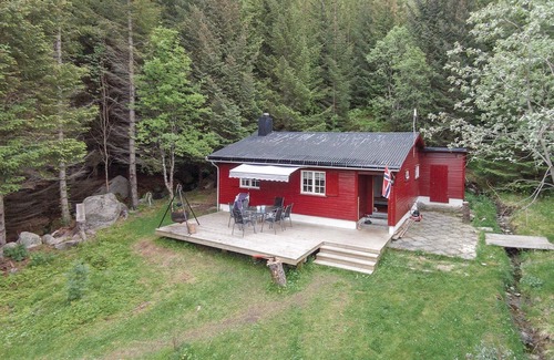 Valberg House | Amazing home in Leknes with kitchen