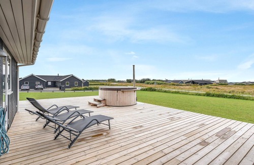 Nr. Lyngby Strand House | Amazing home in Løkken with kitchen