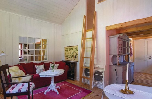 Lur House | Amazing home in Lur with WiFi