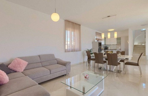 Divsici House | Amazing home in Marcana