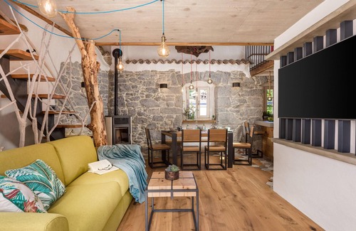 Matulji House | Amazing home in Mucici with kitchen