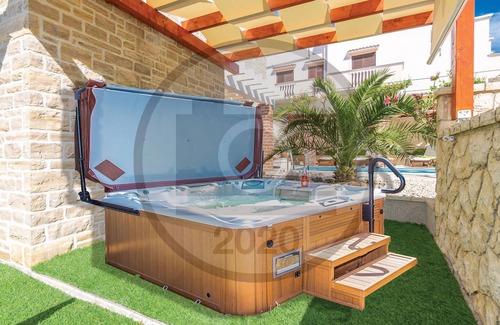Novigrad House | Amazing home in Novigrad with sauna