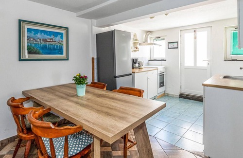 Opuzen House | Amazing home in Opuzen with kitchen