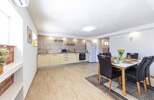Labin House | Amazing home in Prgomet with WiFi