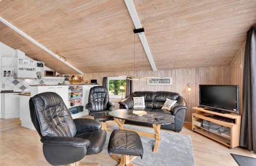 Ronde House | Amazing Home In Rønde With 2 Bedrooms, Swimming Pool And Wifi