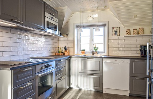 Houvig House | Amazing home in Ringkøbing with kitchen