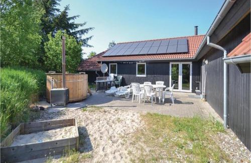 Sondervig House | Amazing Home In Ringkøbing With Kitchen
