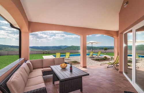 Ciritez House | Amazing home in Roc with WiFi