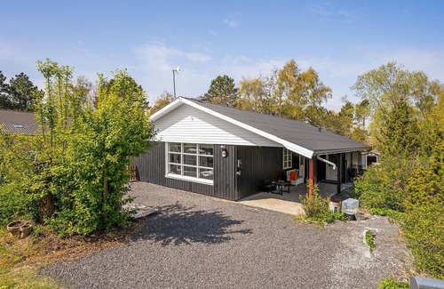 Kramnitse House | Amazing home in Rødby with sauna