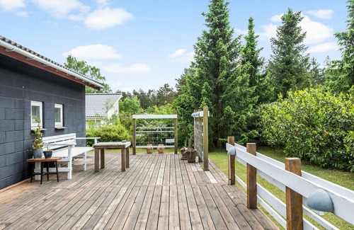Ronde House | Amazing home in Rønde with WiFi