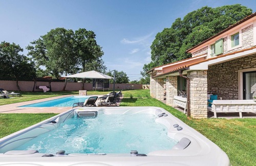 Sajini House | Amazing home in Sajini