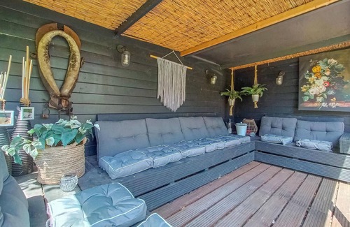Scharendijke House | Amazing home in Scharendijke with WiFi