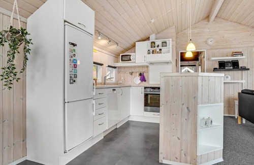 Grønninghoved Strand House | Amazing home in Sjølund with WiFi