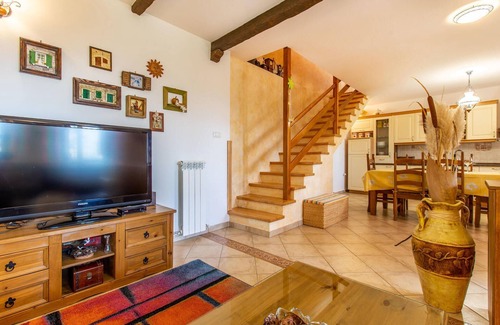 Sezana House | Amazing home in Stanjel with kitchen