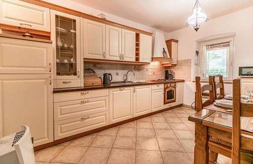 Sezana House | Amazing home in Stanjel with kitchen