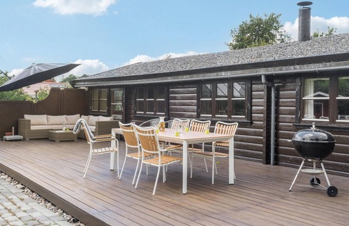 Stege House | Amazing home in Stege with kitchen