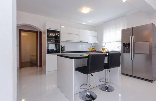 Suhovare House | Amazing home in Suhovare with kitchen