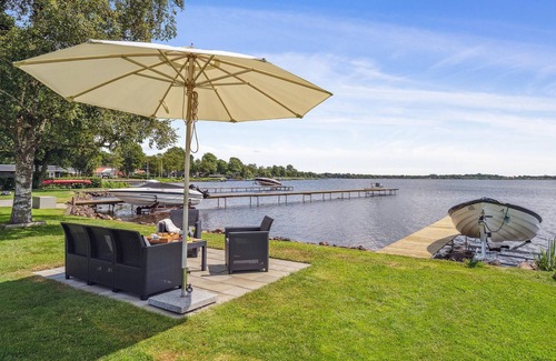 Sunds House | Amazing home in Sunds with lake view