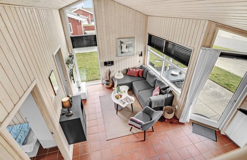 Mommark Strand House | Amazing home in Sydals with WiFi