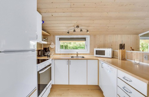 Skaven Strand House | Amazing home in Tarm with WiFi