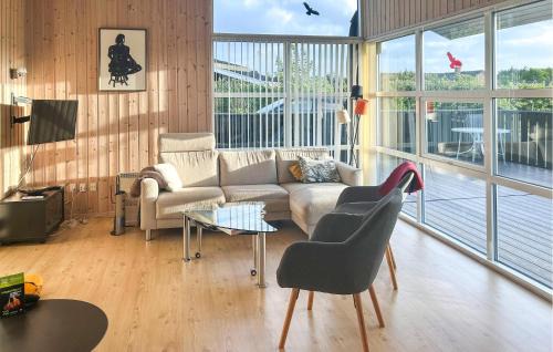 Skaven Strand House | Amazing Home In Tarm With Wifi