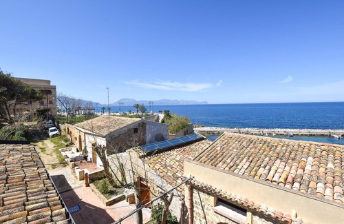 Trappeto House | Amazing home in Trappeto with WiFi