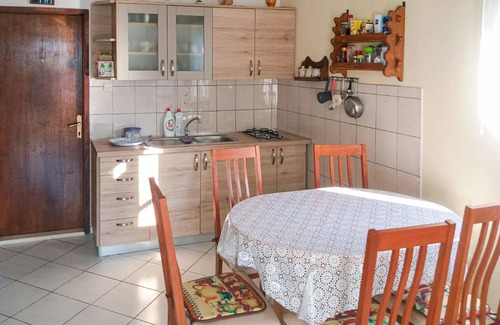 Otok Zizanj House | Amazing home in Zizanj with WiFi