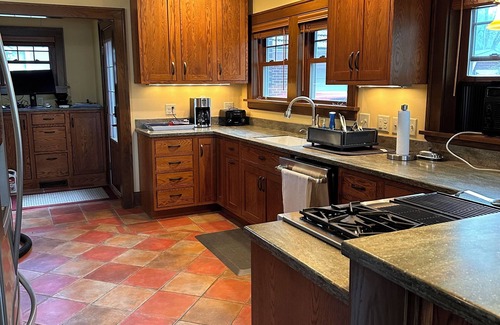 Storm Lake House | Amazing home near lake, parks, shopping and BVU! Perfect for summer vacation!