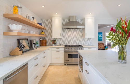 Kailua House | Amazing 🌺 Kailua Beach House 🌺 Pool! Game Room! 1 House from Beach