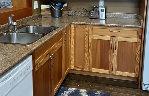 Sproat Lake Cabin | Amazing Lake Front Log Cabin on Sunny Sproat Lake