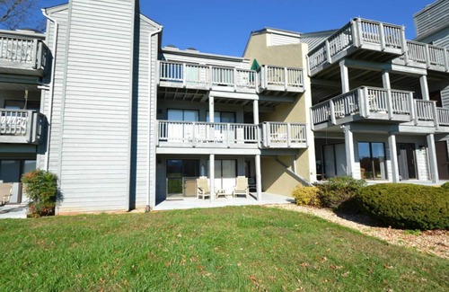 North Shore Condo | AMAZING LAKE LOCATION! Stay a week for 30% discount! MANY Resort Amenities!