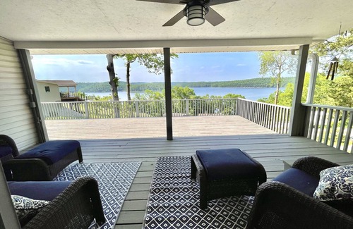 Henderson Cottage | Amazing Lake View 3-bedroom Cottage close to ramp