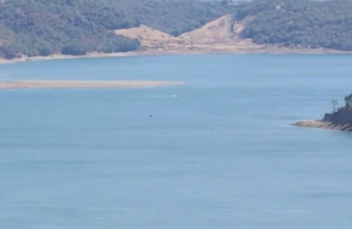 Ukiah House | Amazing Lake View House - dog friendly