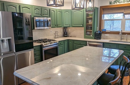 Highland Lake Cabin | Amazing Lake View/Close to Hiking, white water rafting/Gameroom/Dog friendly