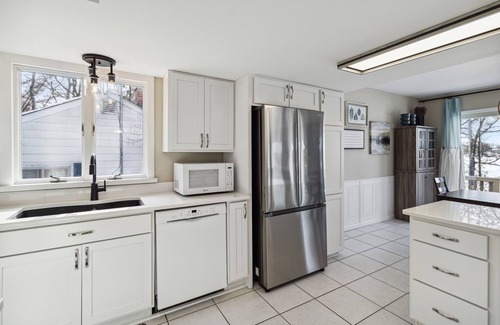 Farwell House | Amazing lake views for the perfect family getaway at the Lake Thirteen Retreat!