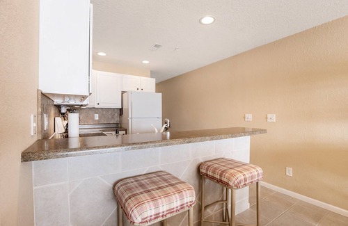 Kaiser Condo | Amazing Lake Views Within State Park - Gated Pool