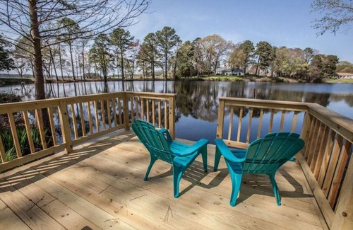 North Newport News House | Amazing Lakefront Beauty—Long term renters are welcome!