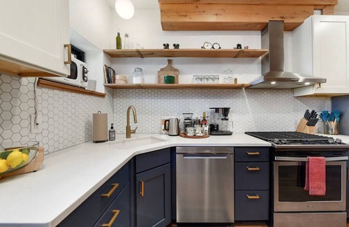 Lower Lawrenceville House | ★ Amazing Location ★ King Bed ★ Beautiful Space!